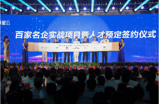 新華電腦教育：帶薪實(shí)訓(xùn)，邊拿薪水邊學(xué)習(xí)