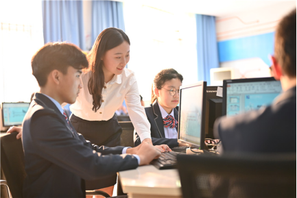 速來圍觀！知名演員直播探校，為高薪<a href=http://njxh.cn target=_blank class=infotextkey>專業(yè)</a>代言！