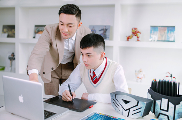 我們常說(shuō)職場(chǎng)如戰(zhàn)場(chǎng)，很多人剛進(jìn)入職場(chǎng)不明白運(yùn)行規(guī)則，所以他們?cè)诼殘?chǎng)中戰(zhàn)戰(zhàn)兢兢、畏手畏腳，總是擔(dān)心犯錯(cuò)誤、或者是擔(dān)心得罪人，這是職場(chǎng)中每個(gè)職場(chǎng)新人都要經(jīng)歷的心理過(guò)程，今天我們就來(lái)說(shuō)說(shuō)職場(chǎng)中新人到底如何生存：